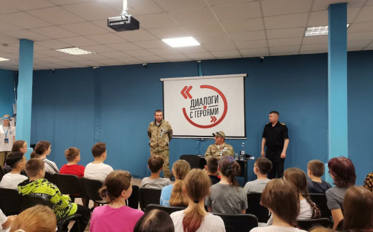 В рамках Всероссийского проекта «Диалоги с Героями» состоялась встреча с участниками городской военно-патриотической смены «Юнармеец»